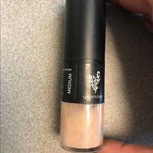 Younique Finishing Powder